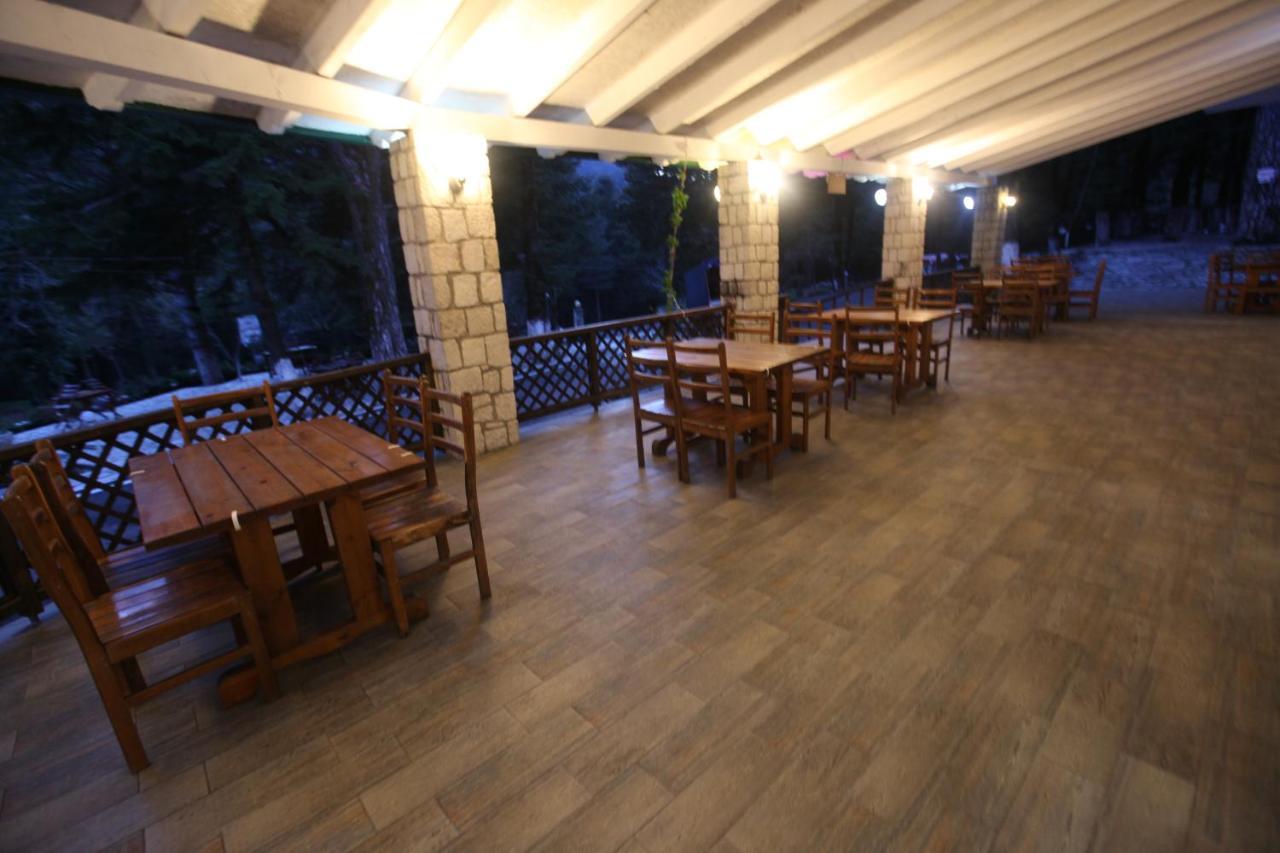 Bujtina Uji I Panjes, Log Cabins Dukat Экстерьер фото
