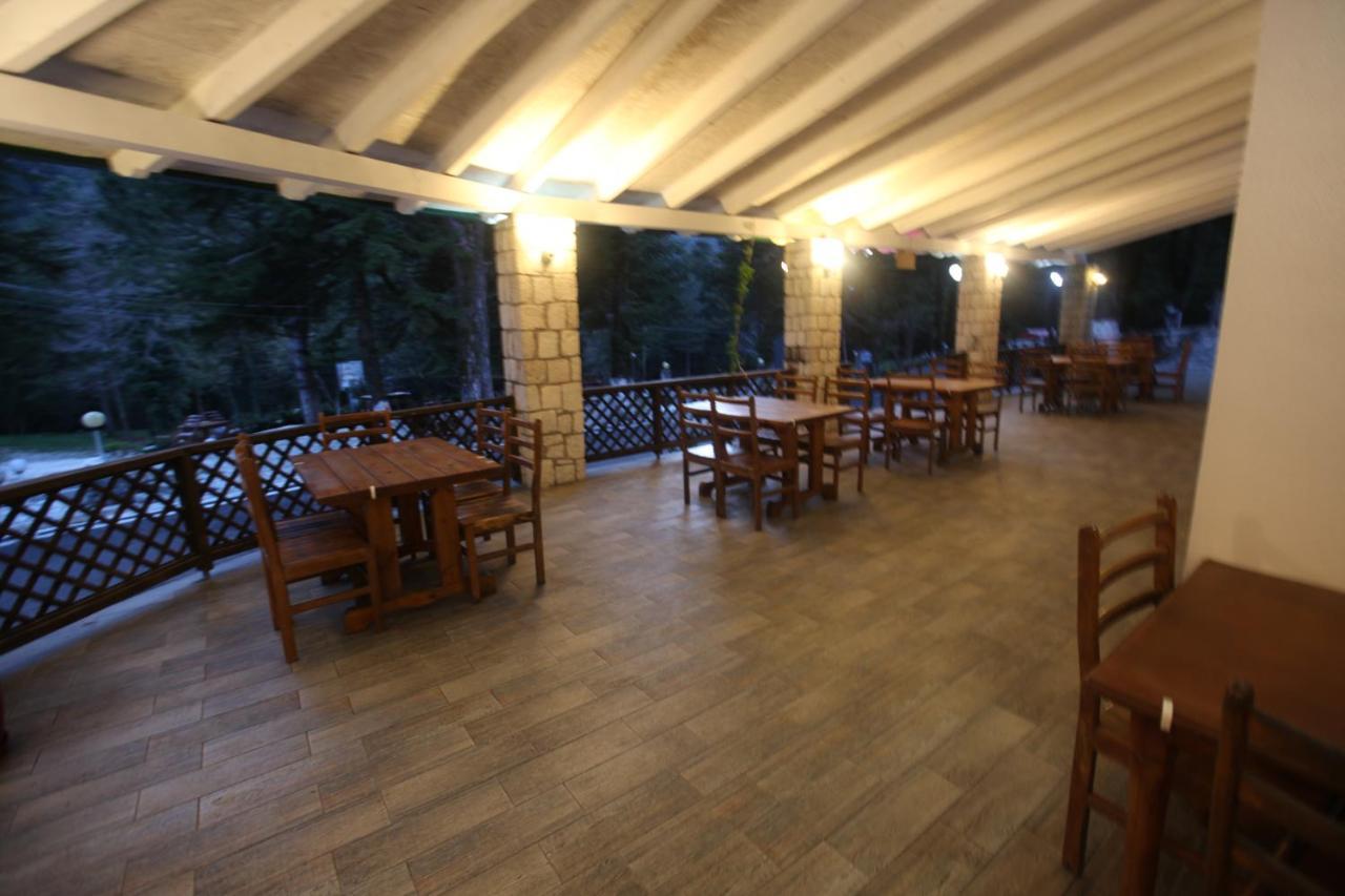 Bujtina Uji I Panjes, Log Cabins Dukat Экстерьер фото
