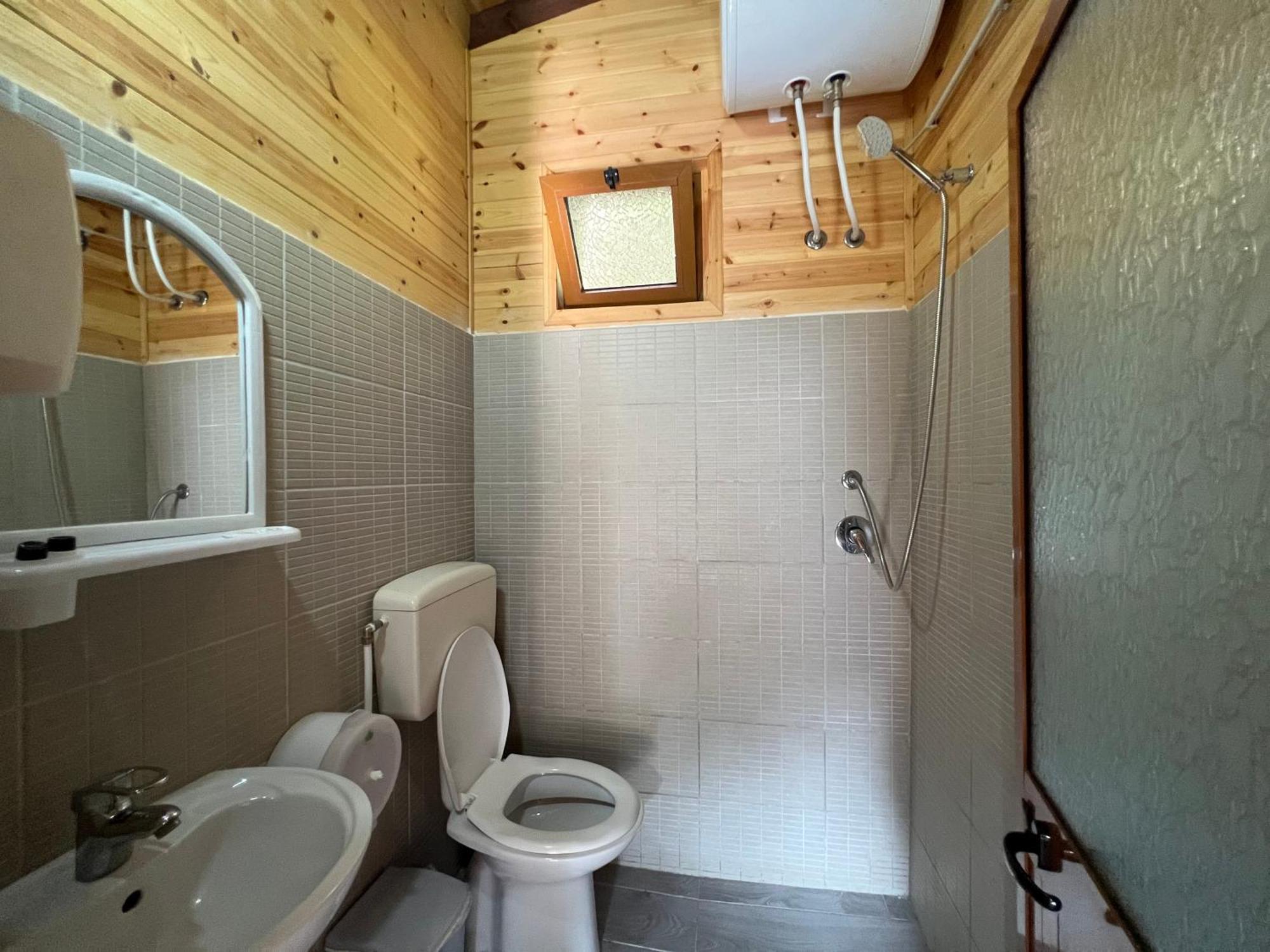 Bujtina Uji I Panjes, Log Cabins Dukat Экстерьер фото