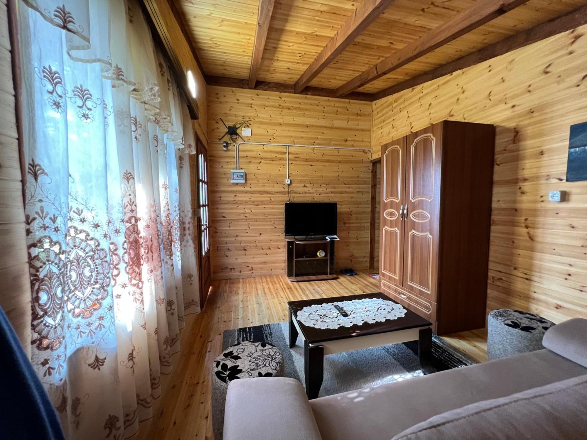 Bujtina Uji I Panjes, Log Cabins Dukat Экстерьер фото