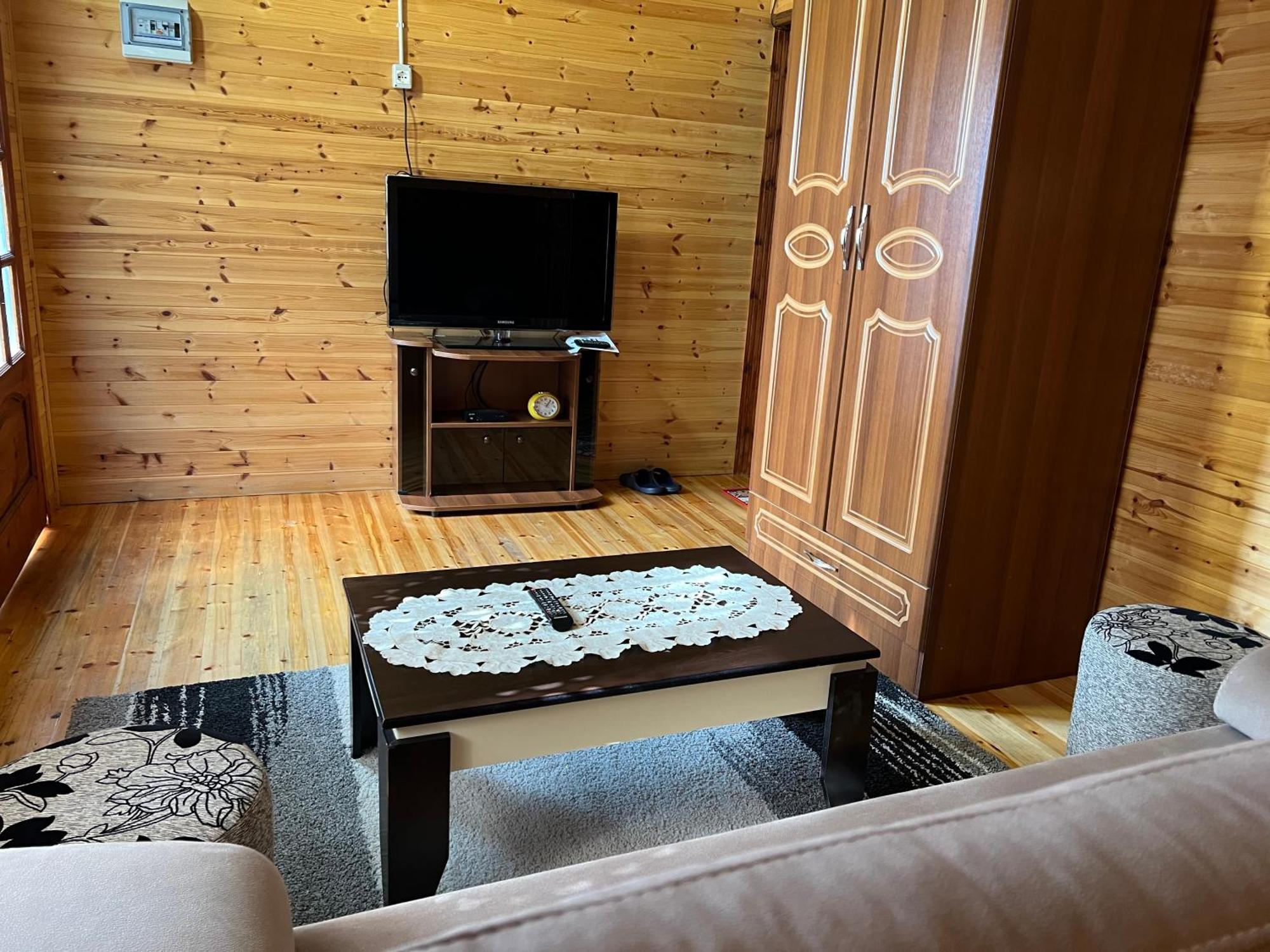 Bujtina Uji I Panjes, Log Cabins Dukat Экстерьер фото