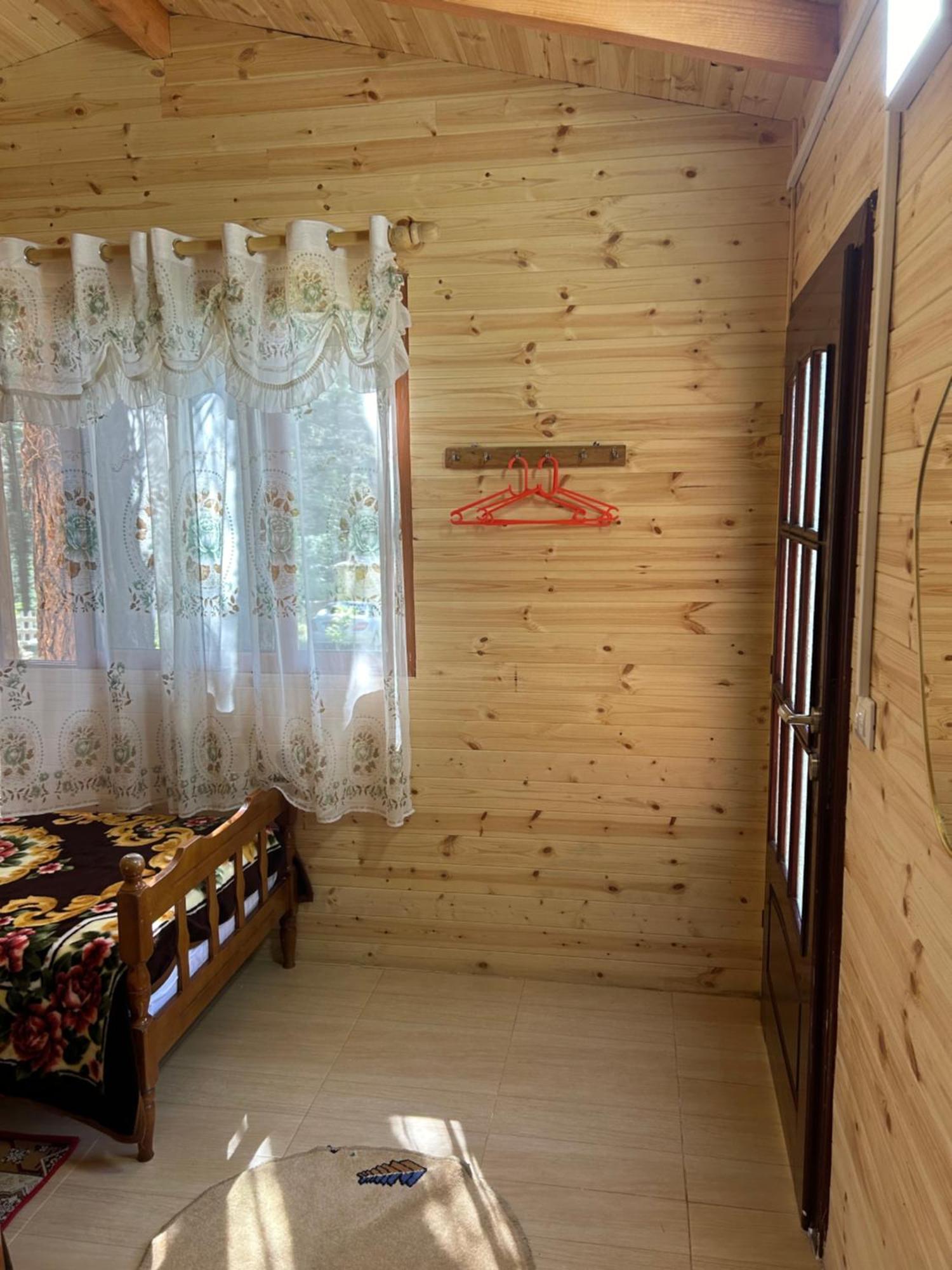 Bujtina Uji I Panjes, Log Cabins Dukat Экстерьер фото