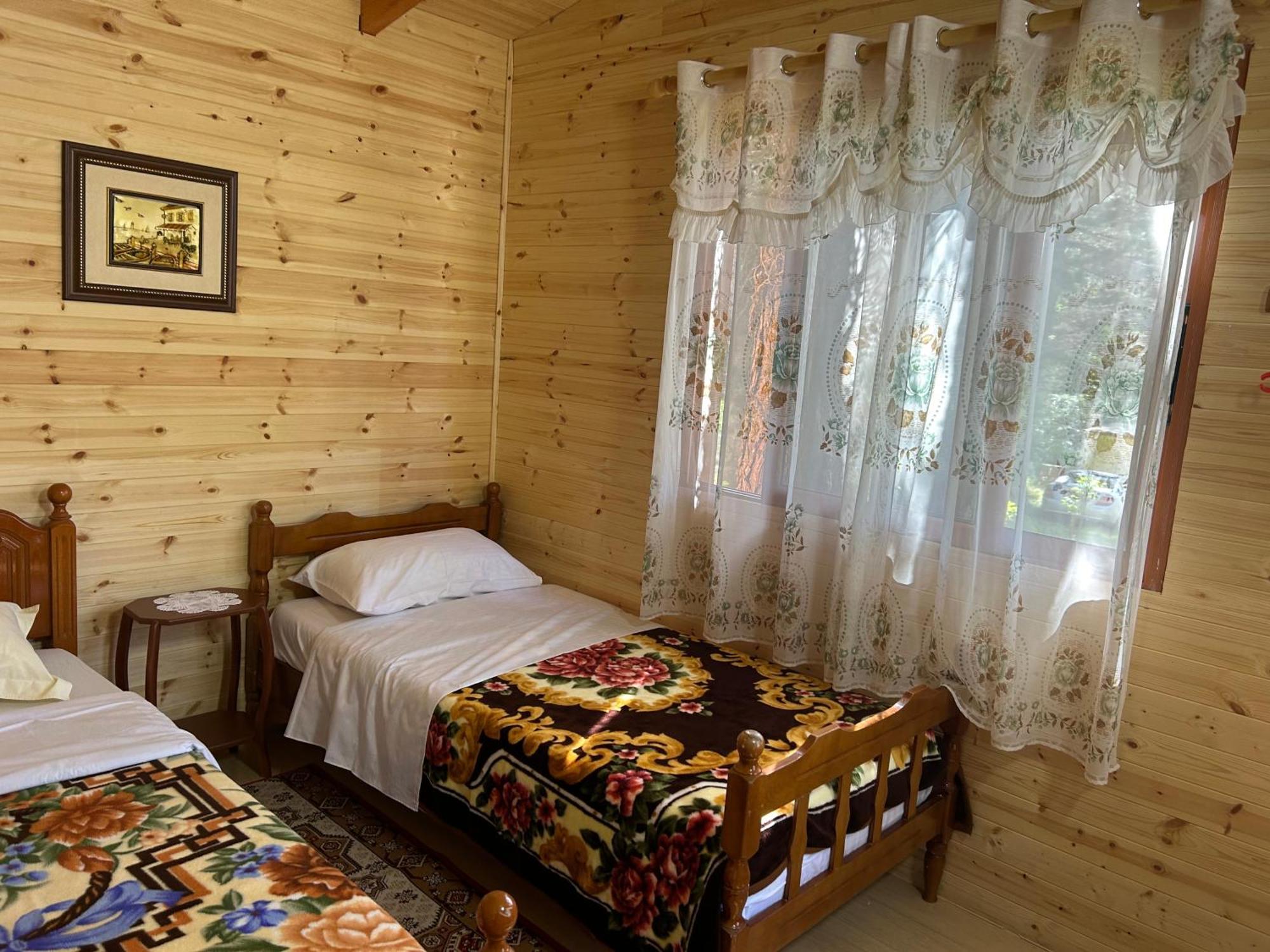 Bujtina Uji I Panjes, Log Cabins Dukat Экстерьер фото