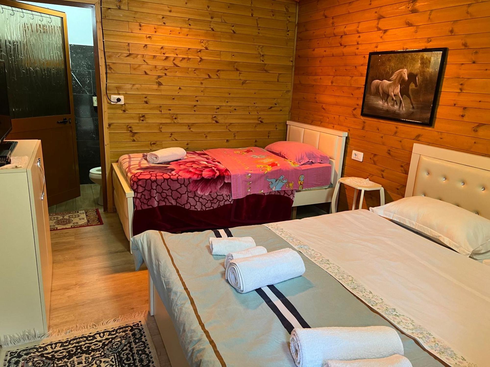 Bujtina Uji I Panjes, Log Cabins Dukat Экстерьер фото